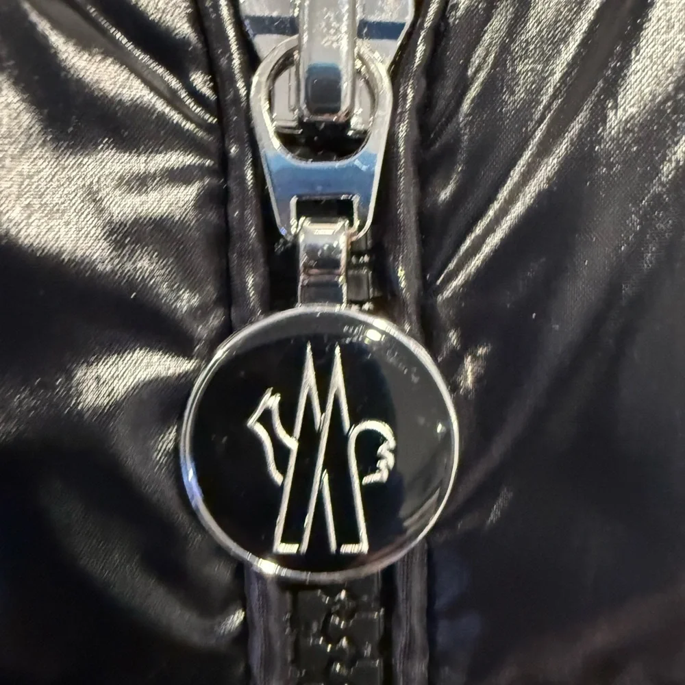 💯% AUTHENTIC MONCLER JACKET - Picture 3 of 11